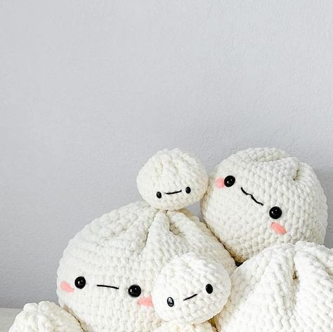 Large Crochet Ball Free Pattern, Popular Crochet Plushies, Crochet Big Amigurumi Free Patterns, Crochet Big Amigurumi, Huge Crochet Projects, Giant Crochet Amigurumi, Crochet White Plushie, Crochet Bao Dumpling, Large Crochet Plushies