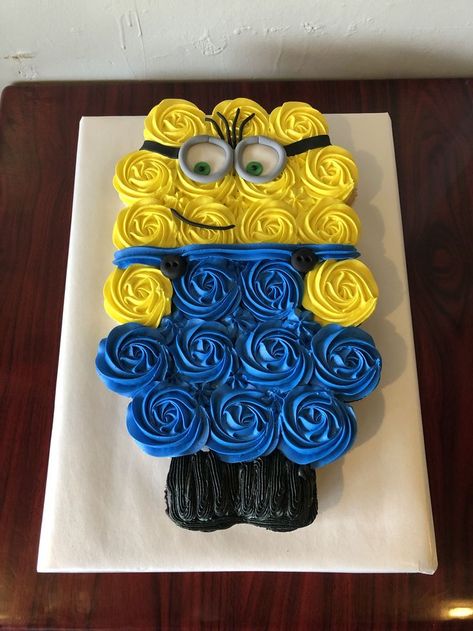 Minion Party Food, Science Birthday Party Ideas, Minion Birthday Cake, Minion Cupcakes, Science Birthday, Minion Birthday Party, Pull Apart Cupcakes, 4th Birthday Cakes, A Minion