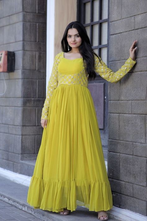 Elevate your party look with these stunning Bollywood designer Salwar Kameez! 💃🏽 Perfect for weddings or special occasions. Available in various sizes and a beautiful yellow color. #BollywoodFashion #PartyWear #DesignerOutfit #eBay #eBayStore #eBaySeller #Nichtzutreffend #Damen #Indien #Anarkali #Gelb #KünstlicheBlüte #BridalGallery https://ebay.us/loWQPf Casual Abaya, Kurti Style, Modest Evening Dress, Designer Salwar Kameez, Exquisite Gowns, Party Kleidung, Women's Robe, Salwar Kameez Designs, Floor Length Gown