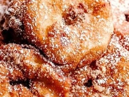 Crispy Fried Apple Rings with Cinnamon Sugar: A Sweet Treat That’s Easy, Fun, and Irresistible - NewsBreak Fried Apple Rings, Baked Apple Fritters, Indian Pudding, Cream Cheese Chicken Chili, Sliced Apple, Fried Apple, Caramel Apple Dump Cake, Breakfast Donuts, Pancakes Breakfast