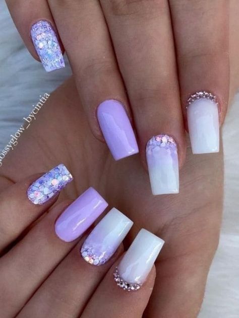 Light Purple Ombre Nails, Ombre Nails With Glitter, Nails Glitter Ombre, Almond Ombre, Summer Ombre Nails, Ombre Nail Design, Light Purple Nails, Purple Ombre Nails, Lilac Nails