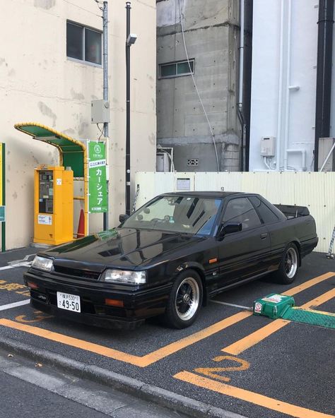 Nissan 240sx Black, Car Shop Ideas, Boxy Cars, R31 Skyline, 2000s Cars, Coquette Car, Cars Cute, Car Date, Car Travel Hacks