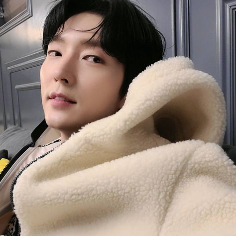 JOON GI WORLD ⒷⒼ | всичко за И Джун Ги | Page 2 Lee Jong Gi, Lee Joon Gi Instagram, Arang And The Magistrate, Wang So, Happy New Year Gif, Hot Army Men, New Year Gif, Lee Joongi, Lee Joon Gi