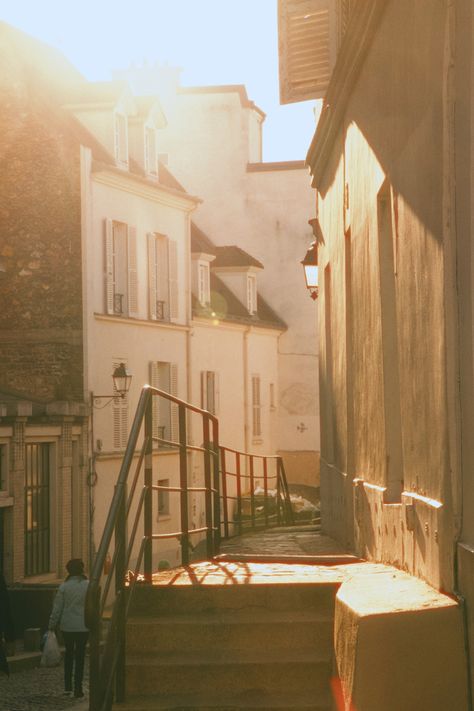 Paris Film Aesthetic, Paris Film Photography, French Countryside Aesthetic, Paris 90s, Paris On Film, Nostalgia Photography, Paris Film, French Buildings, Paris Vibes