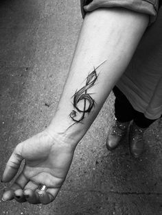 Polish Tattoo Artist Shows The Beauty Of Imperfection With Her Sketch Tattoos (10+ Pics) Treble Clef Tattoo, Sketch Tattoos, Polish Tattoos, Tatuagem Masculina Pequena, Music Tattoo Designs, Note Tattoo, Tattoo Zeichnungen, Cool Small Tattoos, Music Tattoo