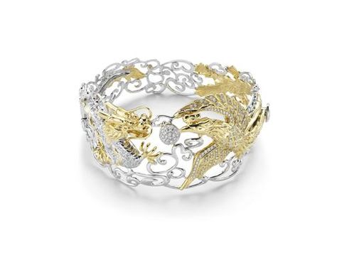 White & yellow gold dragon & phoenix Chinese #wedding bracelets. The cloud filigree work is so detailed. I have never seen another Dragon & Phoenix like this. Mulan Wedding, Infinity Wedding Ring Set, Chinese Ring, Phoenix Chinese, Carved Wedding Ring, Aquamarine Engagement Ring Vintage, Dragon Wedding, Mystic Symbols, Phoenix Jewelry