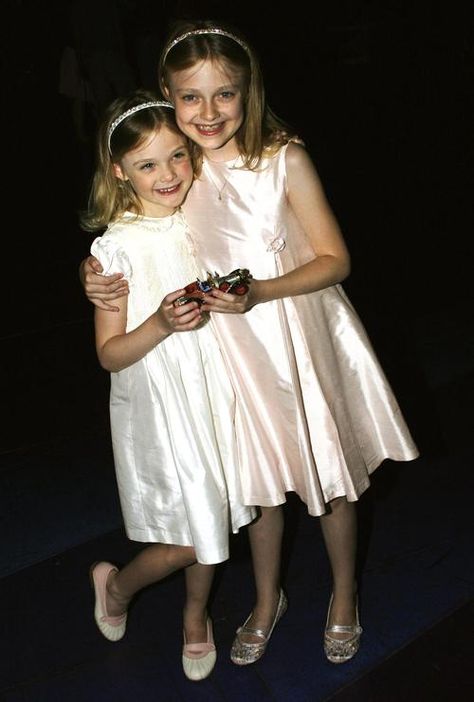 Elle & Dakota. Spin City, Elle Fanning Style, Fanning Sisters, Celebrity Siblings, Dakota And Elle Fanning, Dakota Fanning, Elizabeth Gillies, Child Actors, Elle Fanning