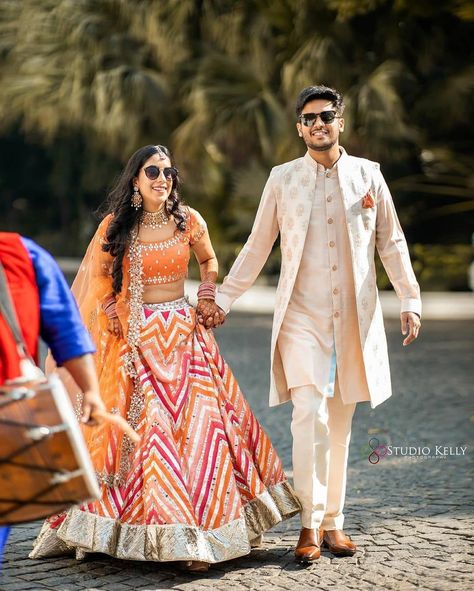 Prewedding Clothes Outfit Ideas, Indian Couple Outfits Matching, Couple Matching Outfits Indian, Couple Dress Matching Indian, Couple Dress Matching, Twining Outfits, Wedding Matching Outfits, Girls Boutique Dresses, Family Dress