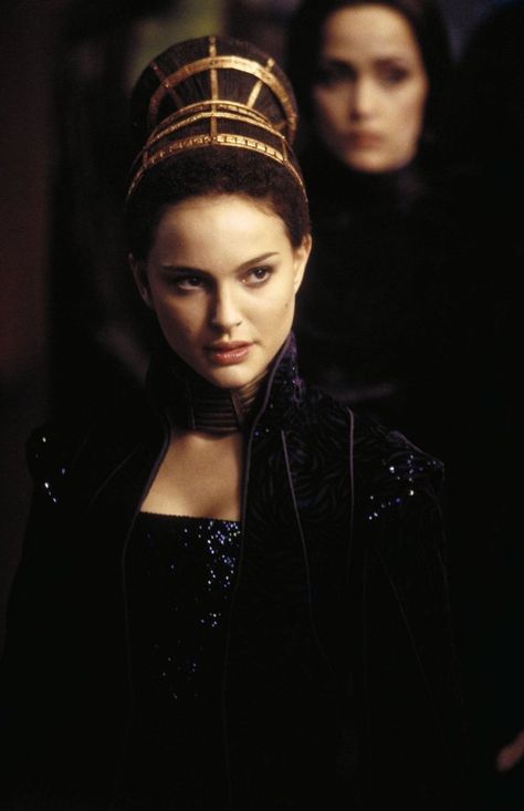 Natalie Portman in Star Wars: Episode II - Attack of the Clones Disfraz Star Wars, Star Wars Padme Amidala, Amidala Star Wars, Padmé Amidala, Queen Amidala, Star Wars Padme, Anakin Vader, Jane Foster, Rose Byrne