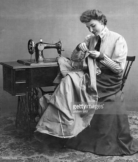 Early 1900s sewing lady Woman Sewing, Elizabeth Cady Stanton, Sewing Vintage, Dorothy Parker, Vintage Woman, Antique Sewing Machines, Social Cause, Vintage Sewing Machines, Image Caption