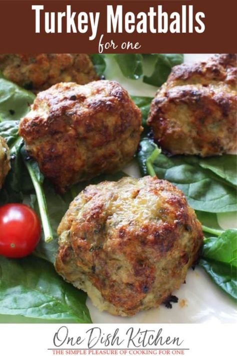 These lean, oven-baked turkey meatballs are healthy, filled with flavor, and incredibly moist. This easy recipe makes 5 to 6 large meatballs and they bake in just 20 minutes! Oven Baked Turkey Meatballs, Large Meatballs, Ground Turkey Meatballs, Single Serve Meals, One Dish Kitchen, Easy Meals For One, Turkey Meatballs Baked, Recipe For 1, Turkey Meatball Recipe