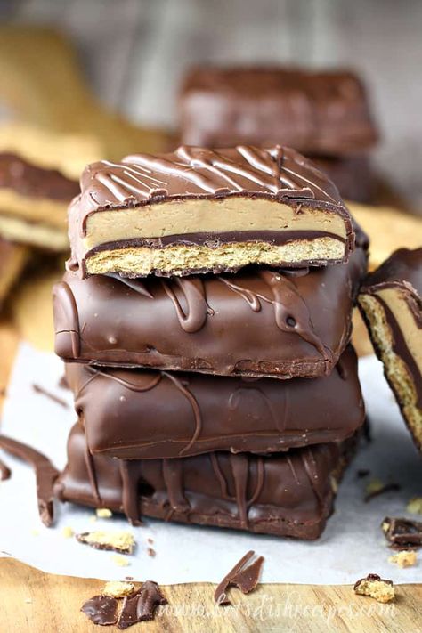 Chocolate Covered Graham Crackers, Sandwiches Recipes, Dipped In Chocolate, Chocolate Graham Crackers, Peanut Butter Desserts, Peanut Butter Filling, Gourmet Desserts, Peanut Butter Bars, Oreo Dessert