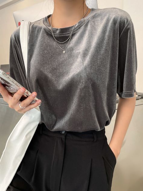 Velvet Tshirt Outfits, Velvet Shirt Outfit, Museum Fits, January Aesthetic, Grey Shirts Women, Velvet T Shirt, Velvet Tees, Velvet Shirt, Professional Fashion