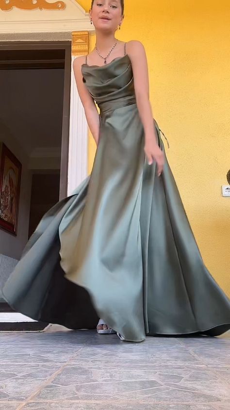 Elegant Dress Aesthetic, Mideval Dress, Beautiful Prom Dresses Long, Cotillion Dresses, Dresses Beautiful, Satin Evening Dresses, Prom Dress Inspiration, Beautiful Prom Dresses, Korean Fashion Dress