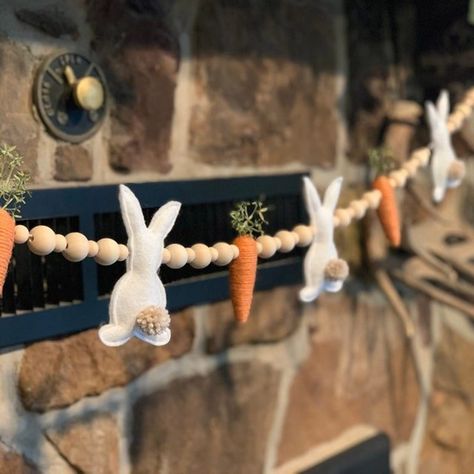 Carrot Garland, Rabbit Wreath, Bunny Carrot, Beaded Banners, Easter Garland, Easter Carrots, Easter Banner, Diy Ostern, Easter Bunny Wreath