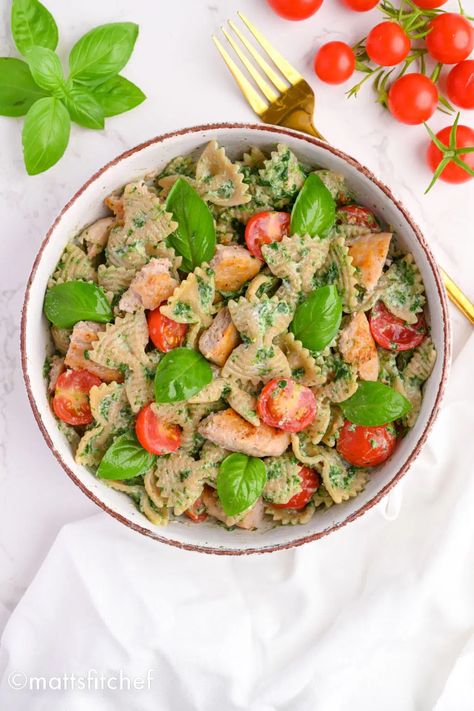 High Protein Pesto Pasta with Chicken Protein Pesto Pasta, Protein Pesto, Pesto Pasta With Chicken, Protein Pasta Recipes, Easy Pesto Pasta, High Protein Chicken, Chicken Pesto Pasta, Pesto Pasta Recipe, Creamy Pesto Pasta