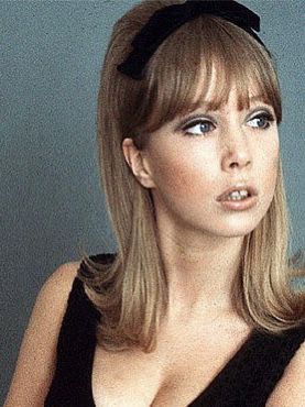 Pattie Boyd 60s, 1960s Hair And Makeup, Bobbie Gentry, Artistic Lifestyle, 60s Aesthetic, Beatles Girl, Barbie Hairstyle, 1960s Hair, Pattie Boyd