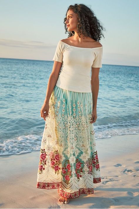 12 Flowy Skirts For Summer! - Better After 50 Skirt And Tops, Statement Skirt, Maxi Lace Skirt, Casual Skirt Outfits, 50 Plus, Long Skirts For Women, Long Maxi Skirts, Lovely Clothes, Petite Women