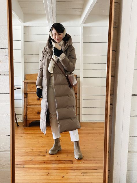 Long Parka Outfit Winter, Long Puffy Coat Outfit, Long Down Jacket Outfit, Puffer Jacket Outfit Long, Long Parka Outfit, Winter Weekend Getaway Outfits, Canadian Winter Outfits, Long Puffer Coat Outfit, Long Puffer Jacket Outfit