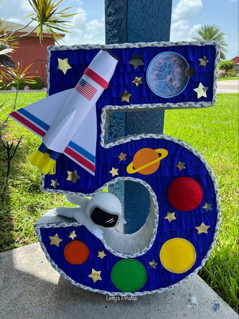 Space Piñata, Princess Jasmine Birthday Party, Planet Party, Rocket Party, Jasmine Birthday, Piñata Ideas, Space Theme Party, Diy Pinata, Space Birthday Party