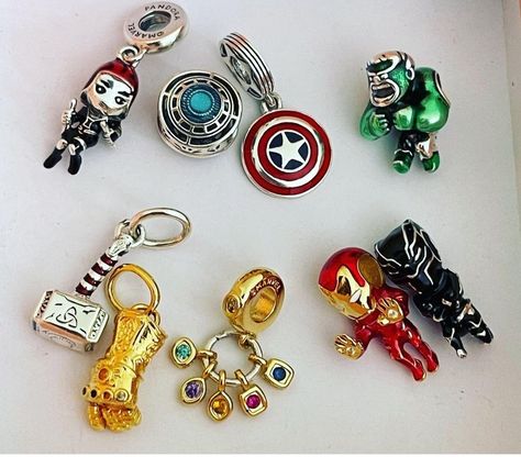 Marvel Pandora, Marvel Jewelry, Pandora Bracelet Charms Ideas, Jewelry Necklace Simple, Best Christmas Toys, Perfume Jewelry, Marvel Gifts, Marvel Clothes, Charms Pandora