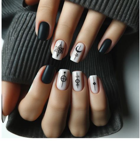 Halloween Nail Ideas, Holloween Nails, Halloween Manicure, Witch Nails, Witchy Nails, Grunge Nails, Round Nails, Halloween Nail Designs, Fall Nail Art