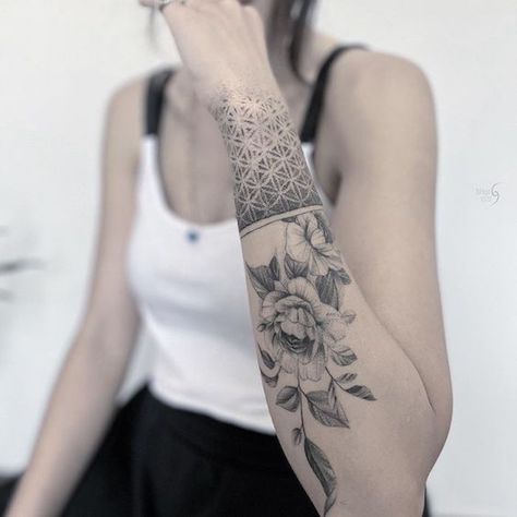 Blum Ttt Tattoo Design, Arm Tattoos For Women Geometric, Geo Floral Tattoo, Flower Of Life Sleeve Tattoo, Geometrical Flower Tattoo, Flower Of Life Tattoo Women, Geometric Tattoo Flower, Flower Geometric Tattoo, Fine Line Sleeve Tattoo