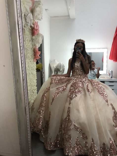 Quince Dresses For Brown Skin, Rose Gold Dress Sweet 16, Sweet 16 Dresses Rose Gold, Spring Quinceanera Dresses, Rose Gold Xv Dresses, Pink Quinceanera Dresses Rose Gold, Rose Gold Quinceanera Dress, Rose Gold 15 Dresses Quinceanera, Pink And Gold Quinceanera Dress