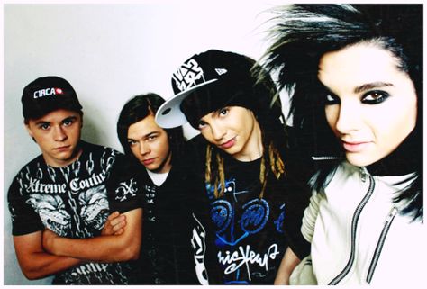 Immagine di tokio hotel, bill kaulitz, and tom kaulitz Tokio Hotel Wallpaper, Hotel Bill, Hotel Wallpaper, 2000s Wallpaper, Tokyo Hotel, Georg Listing, Tokyo Hotels, Bill Kaulitz, Tour Posters