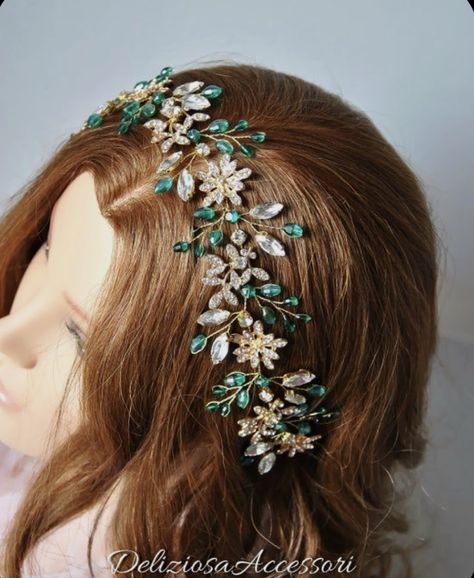 Green Bridal Headpiece, Bridal Gold Headpiece, Emerald Green Wedding Hair Piece, Green And Gold Forest Wedding, Green Headpiece Wedding, Emerald Wedding Makeup, Emerald Green Headpiece, Rustic Emerald Green Wedding Cake, Green Wedding Crown