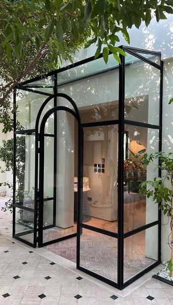 House Exterior White And Black, Glass Entrance, House Outside Design, Glass Front Door, Dream House Decor, Glass House, Dream Home Design, 인테리어 디자인, My Dream Home