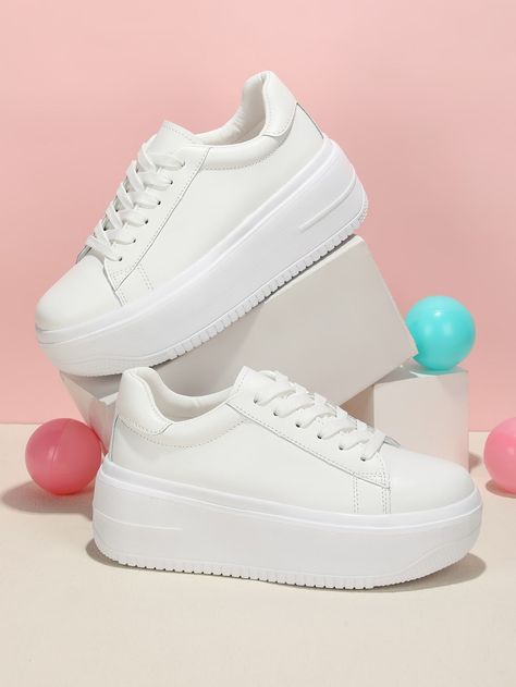 Shoes For College Girls Style, White Rubber Shoes, Shoes For College, Plain Shoes, Girls White Sneakers, Girls Shoes Teenage, White Shoes For Girls, College Girl Fashion, Shoes Heels Classy