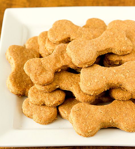 Beef and Cheddar Dog Biscuits Beef And Cheddar, Animal Treats, Dog Biscuit Recipes, Fu Dog, Food Dog, Puppy Treats, Homemade Beef, Dog Cookies, Dog Biscuits