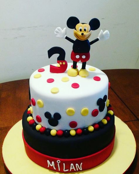 Mickey mouse fondant cake Mickymaus Birthday Cake, Mickey Mouse Fondant, Mickey Mouse 1 Tier Cake, Mickey Mouse Cake Buttercream, Mickey Mouse Shaped Cake, Mickymousetheme Cake, Fondant Cake, Fondant, Birthday Cake