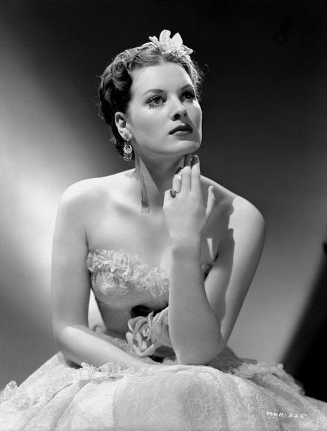 Maureen O'Hara by Ernest Bachrach, 1941 Celebrity Drawing, Maureen O Hara, Maureen O'hara, Old Hollywood Movie, Vintage Actresses, 17 August, Old Hollywood Actresses, Olivia De Havilland, John Ford