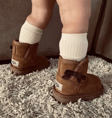 Baby Uggs Outfit, Baby Birkenstocks, Baby Slide, Cute Uggs, Baby Wishlist, Baby Uggs, Dad Baby