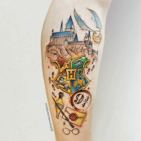 Hufflepuff Tattoo, Slytherin Tattoo, Badger Tattoo, Harry Potter Tattoo Sleeve, Harry Potter Tattoo Ideas, Hogwarts Tattoo, Tattoo Harry Potter, Crest Tattoo, Harry Tattoos