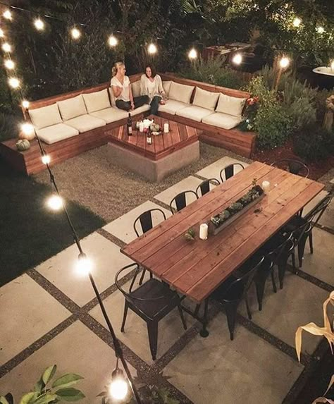 25 ways to add a resort feel to your backyard Backyard Seating, Backyard Entertaining, Backyard Lighting, Backyard Inspiration, Backyard Spaces, Patio Makeover, Backyard Fire, Fire Pit Backyard, Budget Backyard