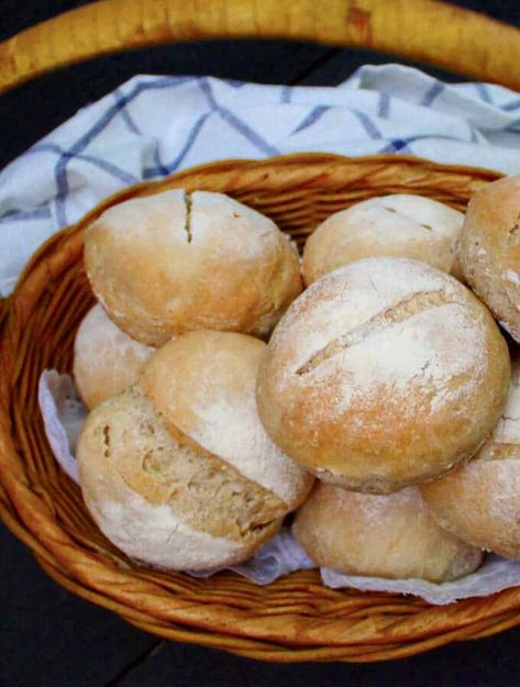 Crusty Sourdough Dinner Rolls, no knead, no added yeast #vegan #sourdough #bread HolyCowVegan.net Vegan Sourdough Bread, Sourdough Dinner, Sourdough Dinner Rolls, Sourdough Rolls, Sourdough Starter Discard Recipe, Bread Starter, Nut Free Recipes, Sourdough Starter Recipe, Sourdough Baking