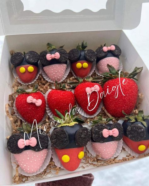 Minnie Mouse Chocolate Covered Strawberries, Minnie Mouse Strawberry Covered, Mickey Chocolate Covered Strawberries, Mickey Strawberries, Minnie Mouse Chocolate Strawberries, Mickey Mouse Chocolate Strawberries, Mickey Mouse Strawberries, Chocolate Covered Strawberries Theme, Chocolate Strawberries Designs