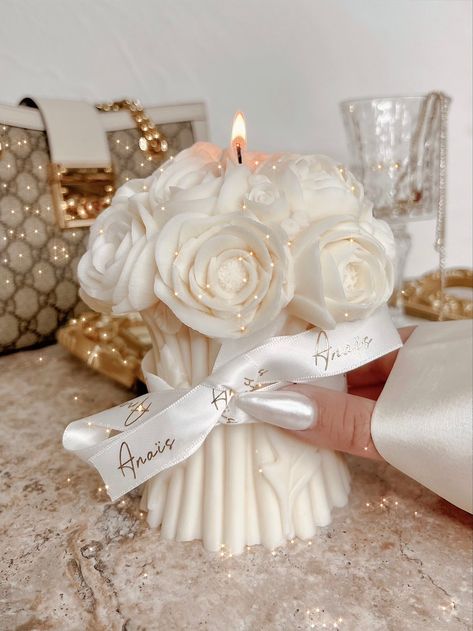 Grandeur Bouquet Candle – Anaïs Candle Wedding Bouquet Candle, Candle Bouquet, Candle Ribbon, Roman Candle, Ghost Candles, Home Decor Ideas Bedroom, Fall Camping, Rose Champagne, Romantic Candles