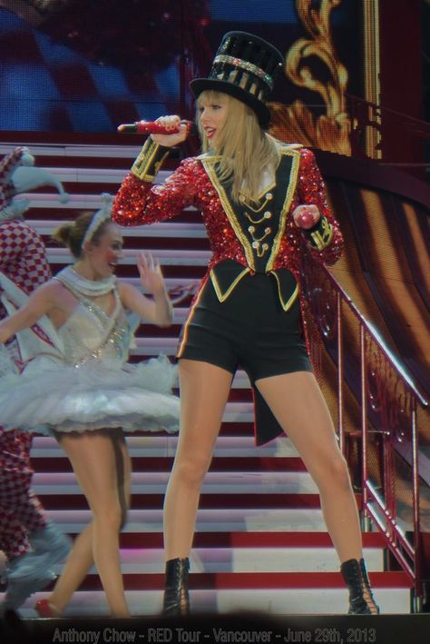 Taylor Swift Circus Costume, Taylor Swift Halloween Costume, Taylor Swift Red Tour, Womens Streetwear, Circus Outfits, Red Era, Loving Him Was Red, Streetwear Collection, Circus Costume