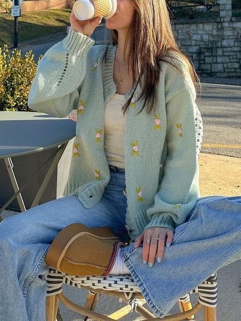 mint green cardigan and light blue jeans Easter Cold Weather Outfit, Cool Weather Easter Outfit, Chic Pastel Outfit, Easter Outfit For Cold Weather, Easter Jeans Outfits For Women, Pastel Floral Outfit, Cold Easter Outfits For Women, Easter Outfit Cold, Cold Weather Easter Outfit