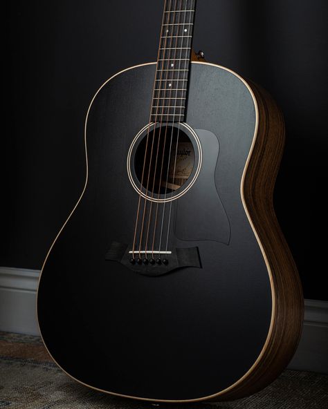 Beautiful Guitars Acoustic, Cool Acoustic Guitars, Black Acoustic Guitar, Acoustic Guitar Photography, Solo Player, Musician Photography, Taylor Guitars, Guitars Acoustic, Black Guitar