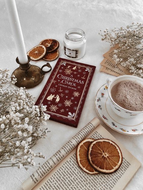 Christmas And Books Aesthetic, Reading Christmas Aesthetic, Comfy Christmas Aesthetic, Christmas Flatlay Instagram, Books And Christmas Aesthetic, Cozy Christmas Book Aesthetic, Cozy Christmas Reading, Christmas Book Photography, Christmas Book Photoshoot