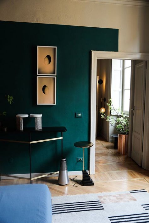 Fairy Bedroom, Dark Green Walls, Paint Trends, Green Walls, Mid Century House, Wall Color, Wall Paint, White Walls, Home Interior