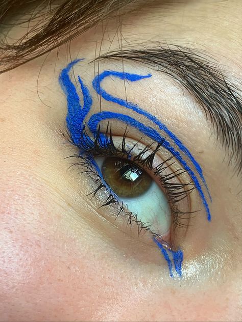 Fun Graphic Eyeliner, Eyeliner Art, Eyeliner Ideas, Makeup Glitter, Graphic Eyeliner, Eyeliner Styles, Graphic Liner, Make Up Inspo, Makeup Eyes