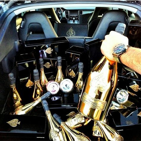 Celebrate with Champagne Armand De Brignac Ace of Spades Gold Brut. Happy New Year! Don Perignon, Champagne Moet, Armand De Brignac, Bottle Service, Bohemian Lifestyle, Rich Lifestyle, Luxe Life, Rich Kids, Rich Life