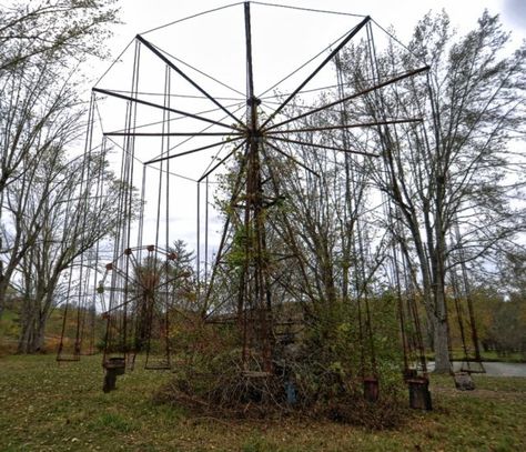 The terrifying Lake Shawnee Amusement Park was built on an American Indian burial ground and many believe to be horribly cursed Lake Shawnee Amusement Park, Haunted Hospital, Reckless Abandon, Abandoned Amusement Park, Creepy Photos, Haunted History, Abandoned Amusement Parks, Abandoned Castles, Scary Places