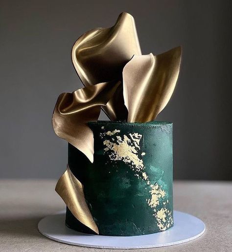 Mascarpone Buttercream, Modern Birthday Cakes, Artist Cake, Butterfly Birthday Cakes, Gold Birthday Cake, Unique Birthday Cakes, Luxury Cake, Elegant Birthday Cakes, 50th Birthday Cake